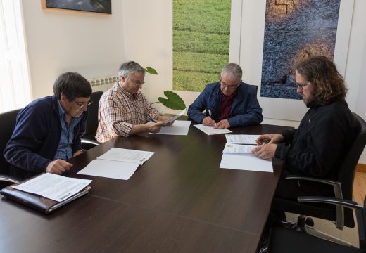 O Concello de San Sadurniño suscribe convenios con AGA, coa AGFA do Eume e coa asociación agroecolóxica A Cortiña